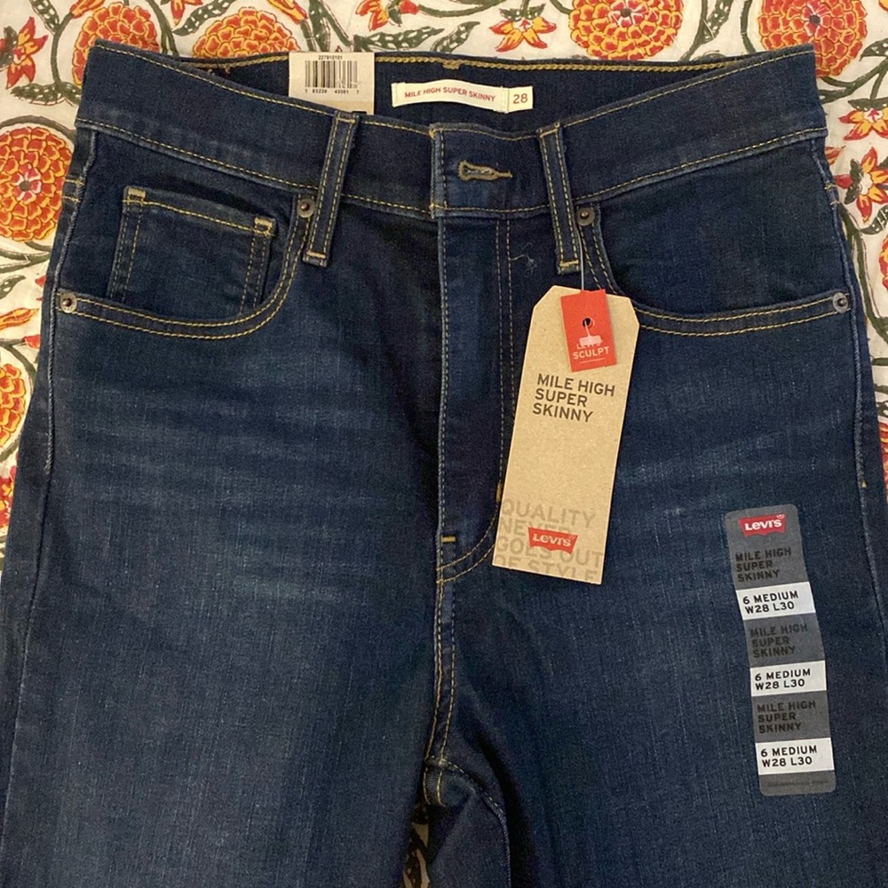 Levi’s Mile High Super Skinny Jeans - size 6 (w28 x L30)
